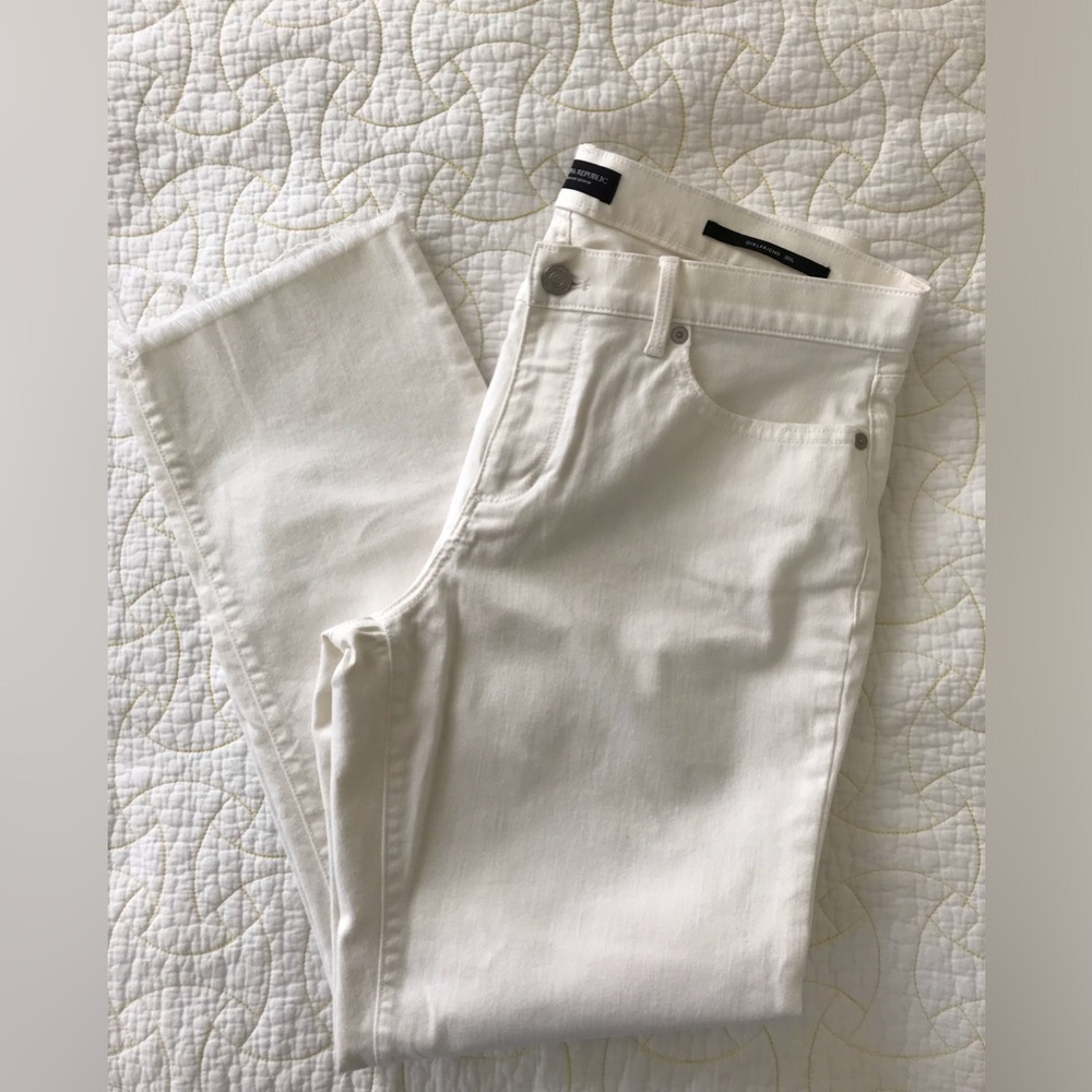 Banana Republic White Denim Cropped Girlfriend Jeans.